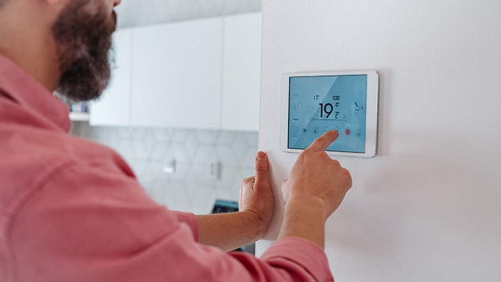 Autonomous buildings sensing energy savings with Honeywell Image